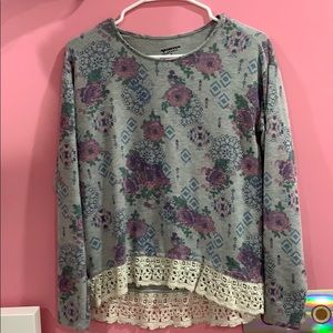 Is a soft sweater that serves well in the fall